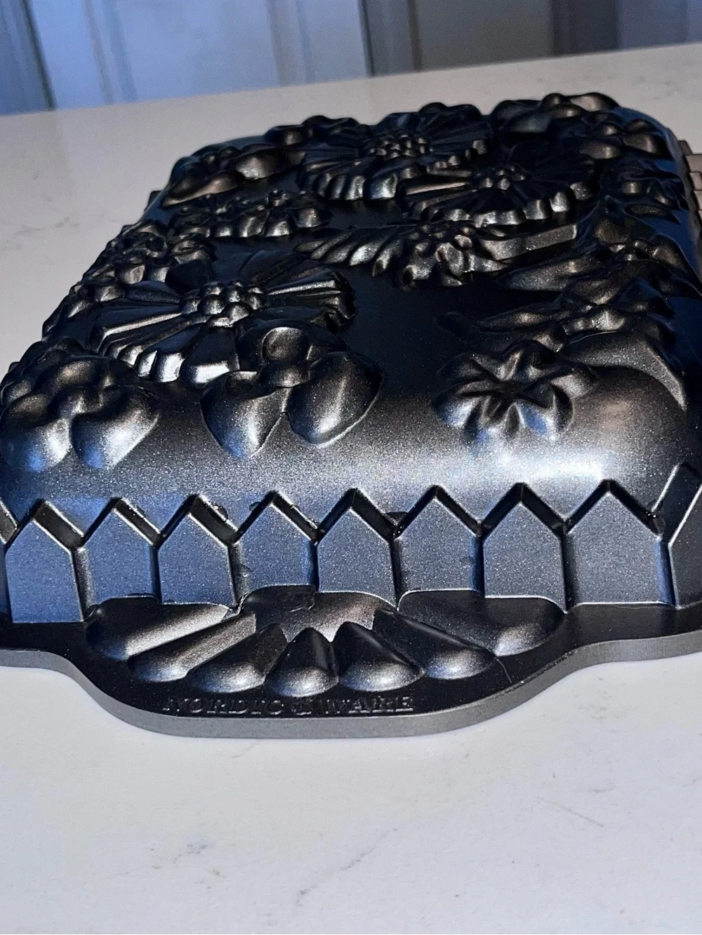 Nordic Ware Wildflower Floral Design Non Stick Heavy Duty Cake Pan 10 cup 9x14